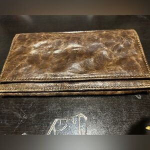 Brown distressed NWOT Latico wallet